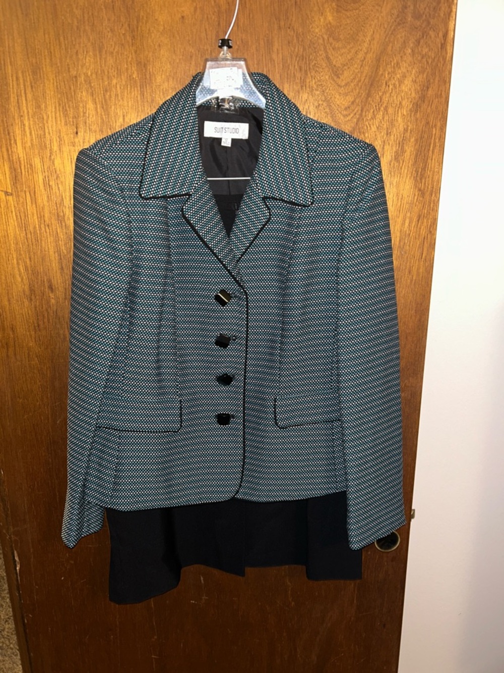 Suit Studio Women's Teal and Black Patterned Blazer